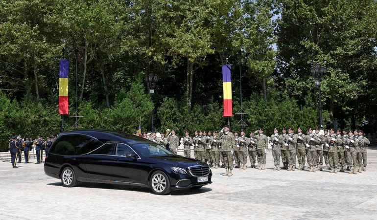 Ion Iliescu este înmormântat în aceste momente! Cortegiul funerar a ajuns la Cimitirul Militar Ghencea III